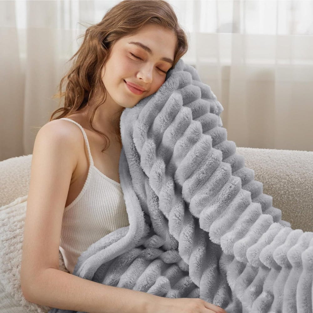 Heavenly cuddly blanket, breathable fleece, versatile, suitable for year-round use 4