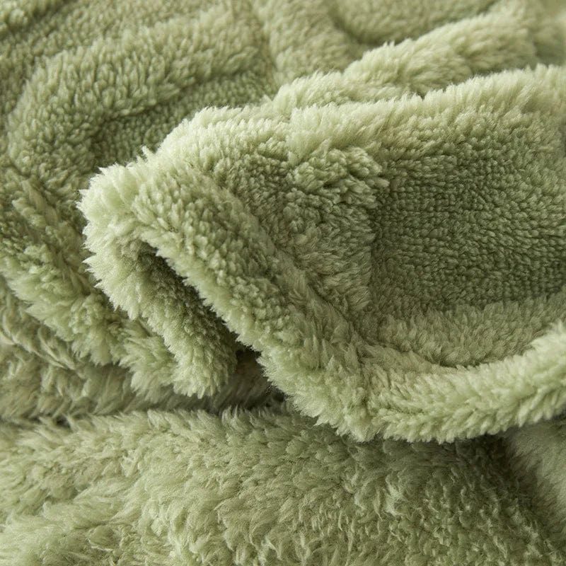 Soft, unisex lambswool blanket – warm and luxurious for winter 8
