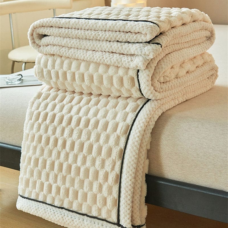 Ultra-soft unisex cuddly blanket made of flannel fleece, warm for year-round use 4